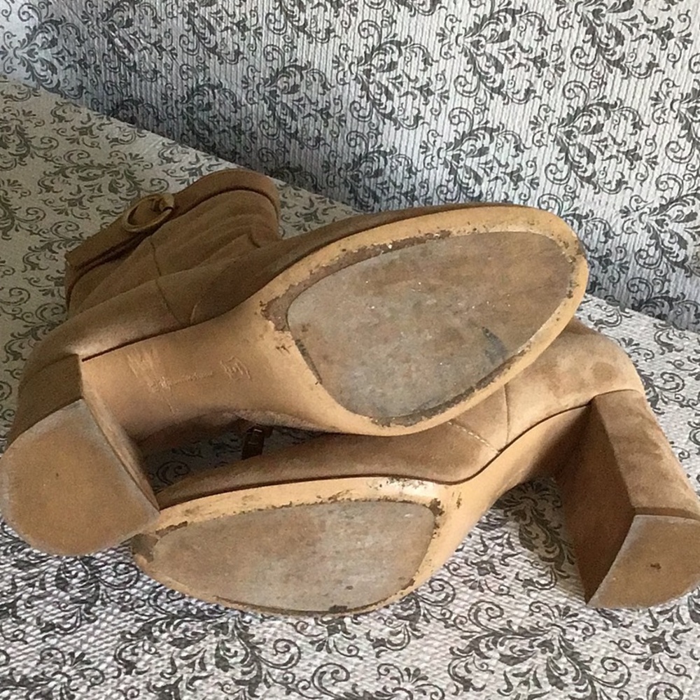 Gianvito Rossi Tan Heeled Boots with Gold Buckle - Picture 3 of 4